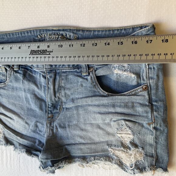 American Eagle Outfitters Women Shorts 14 Light Blue Denim Cutoff 2.5” Inseam - Picture 4 of 10